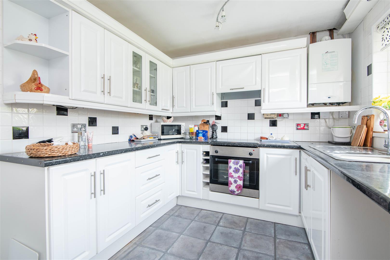 2 bed property in Stonebridge Close, Preston